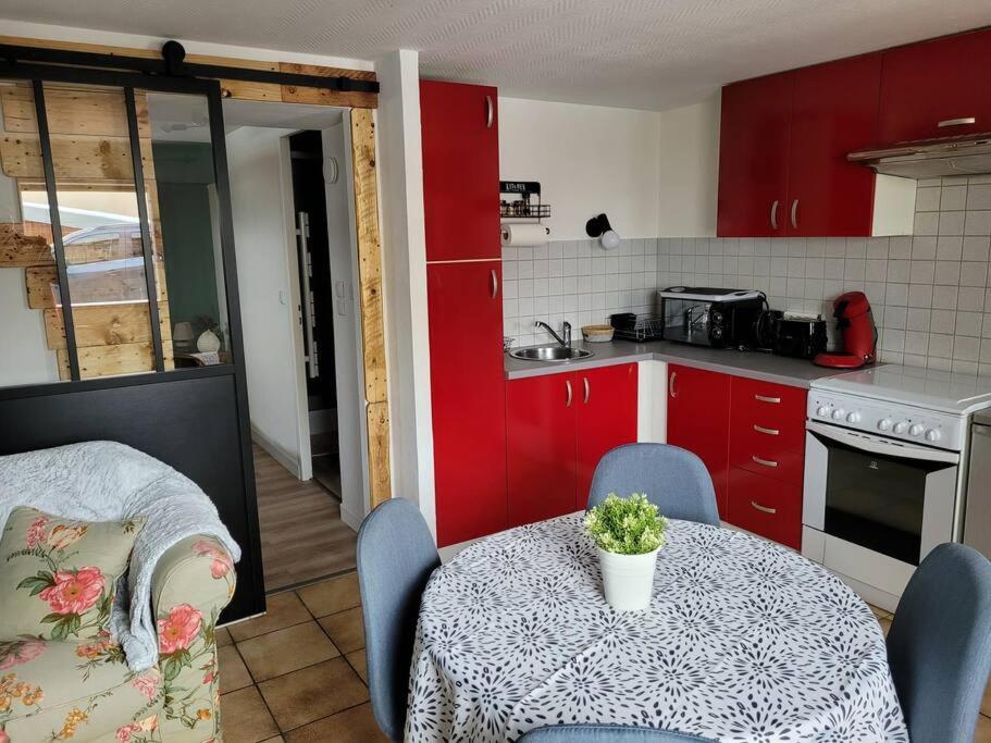 Apartamento La Jolie Parenthese Longevilles-Mont-dʼOr Exterior foto